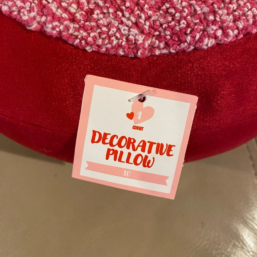 Target Bullseye Valentine’s Day XO Pillow Red & Pink NWT